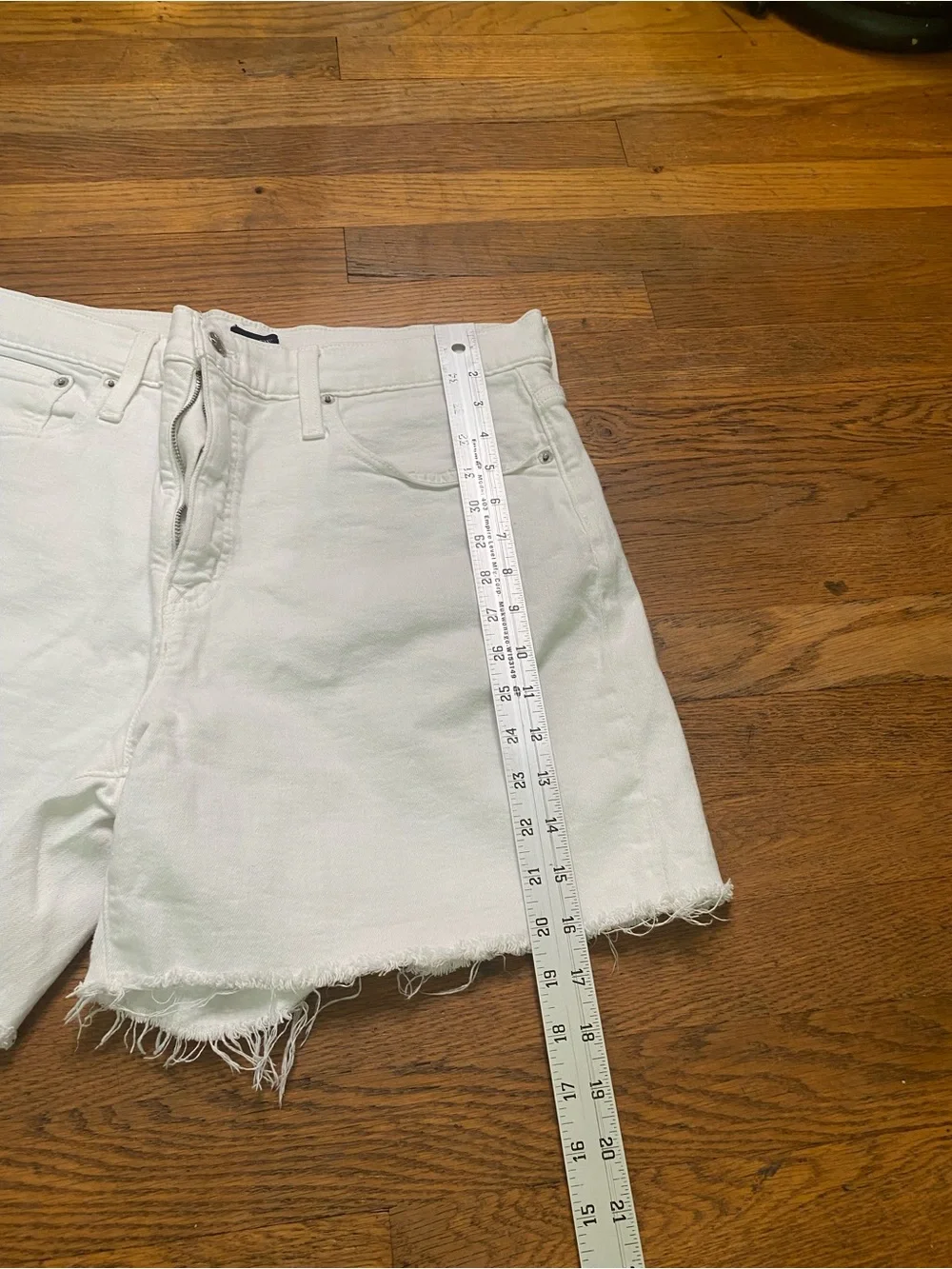 J.Crew White Denim Cutoff Shorts Women’s Size 31 Mid Rise Stretch Raw Hem